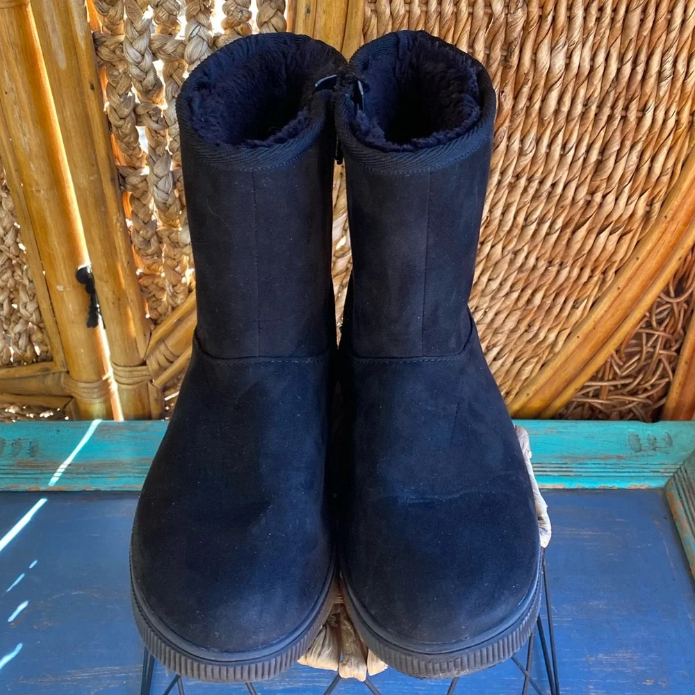 Cat & Jack Black Girls Suede Boots Size 2 Gently Used Warm and Cozy
